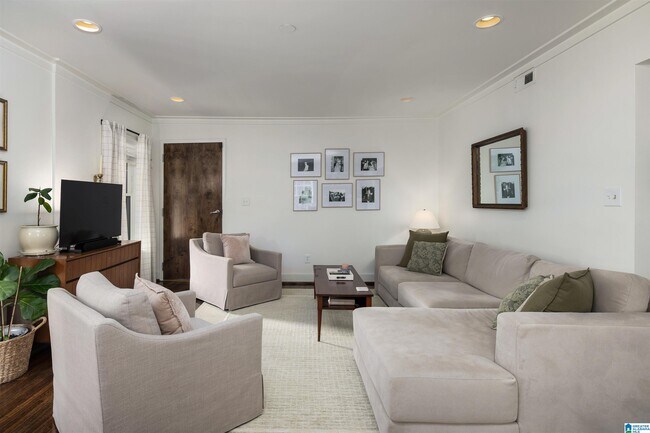 Building Photo - 1305 31st St S