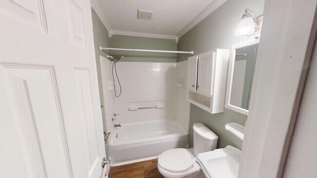 Building Photo - Welcome home to this adorable 3-bedroom, 2-bathroom house designed with comfort and style in mind!
