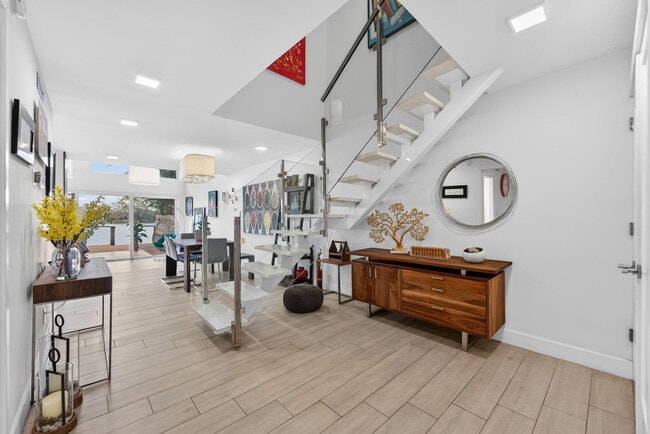 Building Photo - 4945 SW 71st Pl