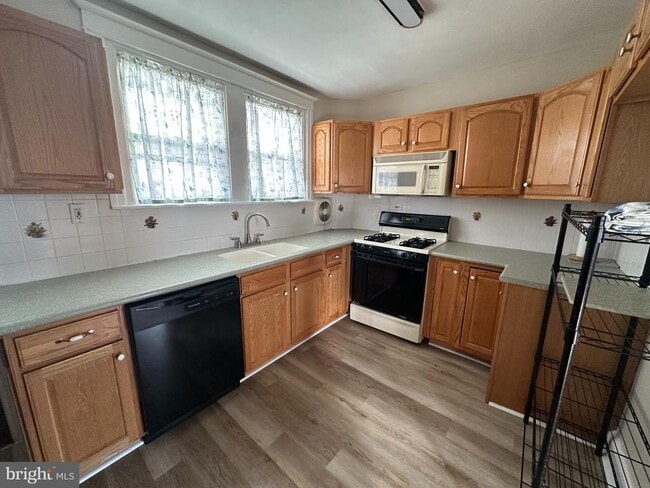 Building Photo - 2419 Hollis Rd