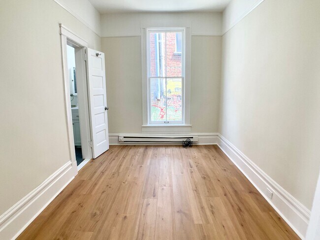 Building Photo - LOWERED PRICE! FULL FLOOR FLAT! Bay Window...