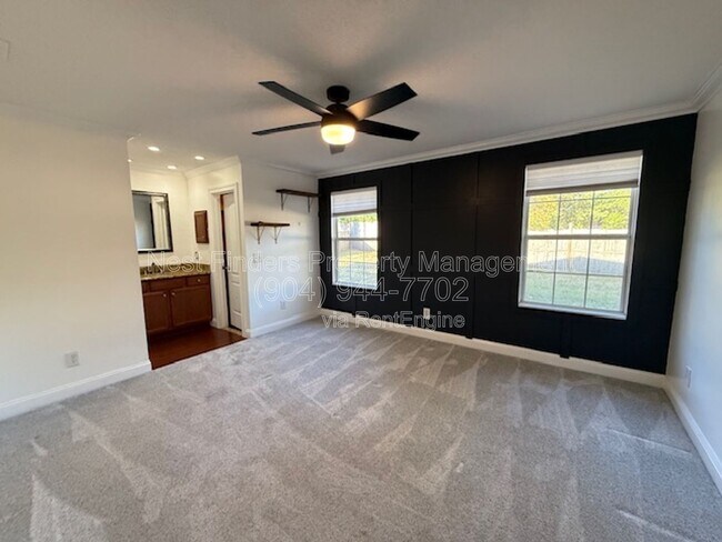 Building Photo - 12947 Tree Wy Ct N