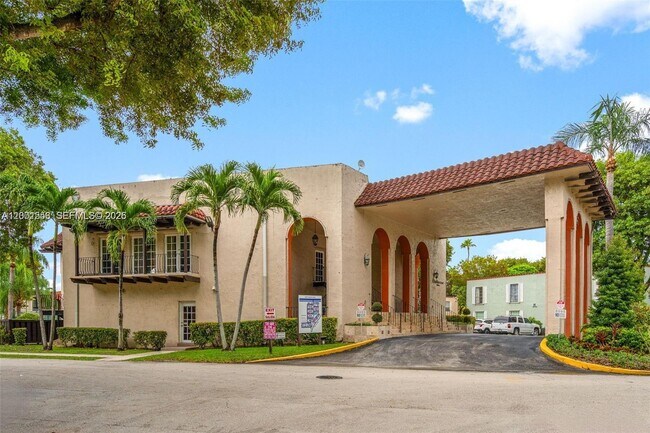 Building Photo - 10834 N Kendall Dr