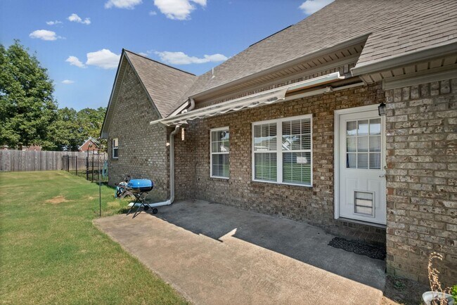 Building Photo - 713 Elizabeth Dr