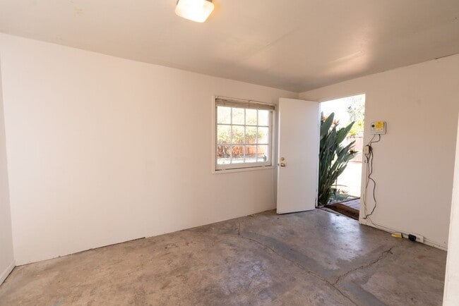 Building Photo - House in Great Sunnyvale Location w/Large Yard & Gardener