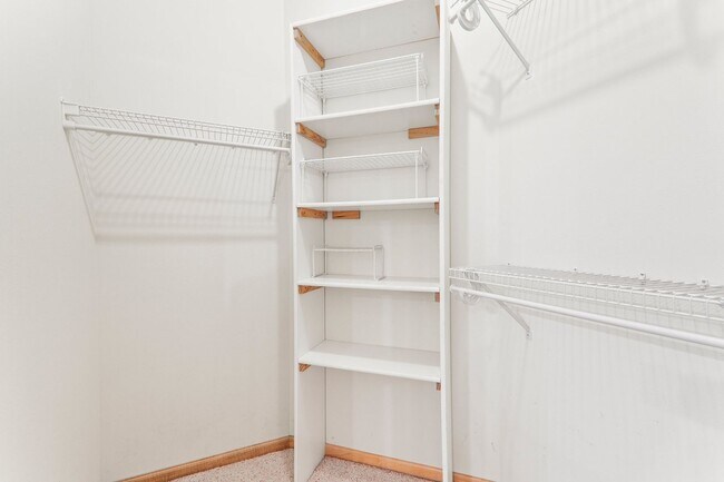 Building Photo - 9621 Shadow Wood Dr