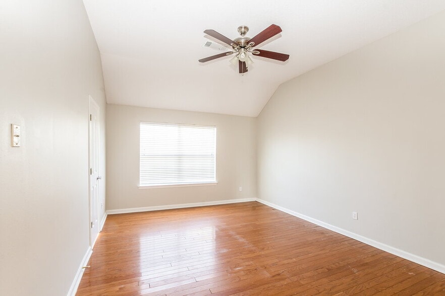 Building Photo - 7744 Shadow Glen Ln