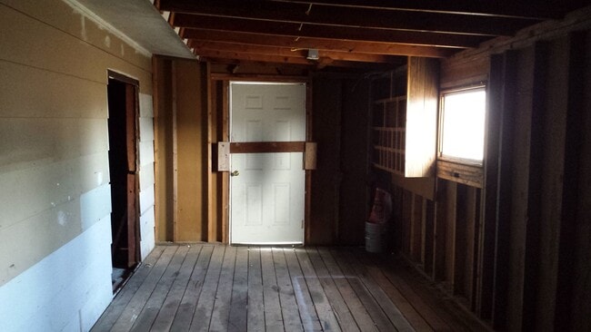 Building Photo - 6344 Eastside Hwy