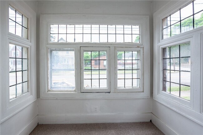 Building Photo - 1786 Clifford Ave