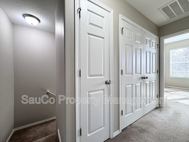 Building Photo - 3491 SE Pepperwood Way