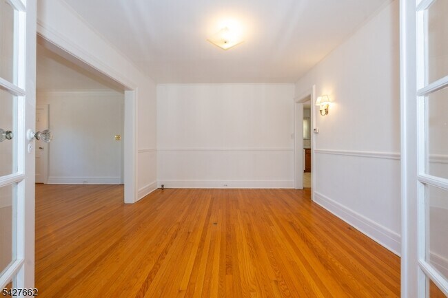 Building Photo - 200 Valley Rd