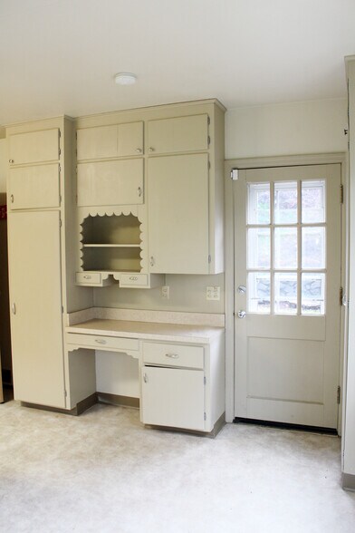 Building Photo - 905 NE C St