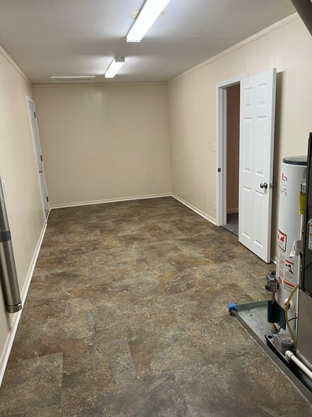 Bonus Room (w/laundry hook-ups) - 307 Maple St