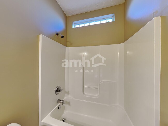 Building Photo - 533 Callie Ave