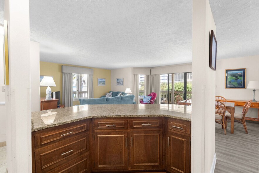 Building Photo - 2805B N Ocean Blvd