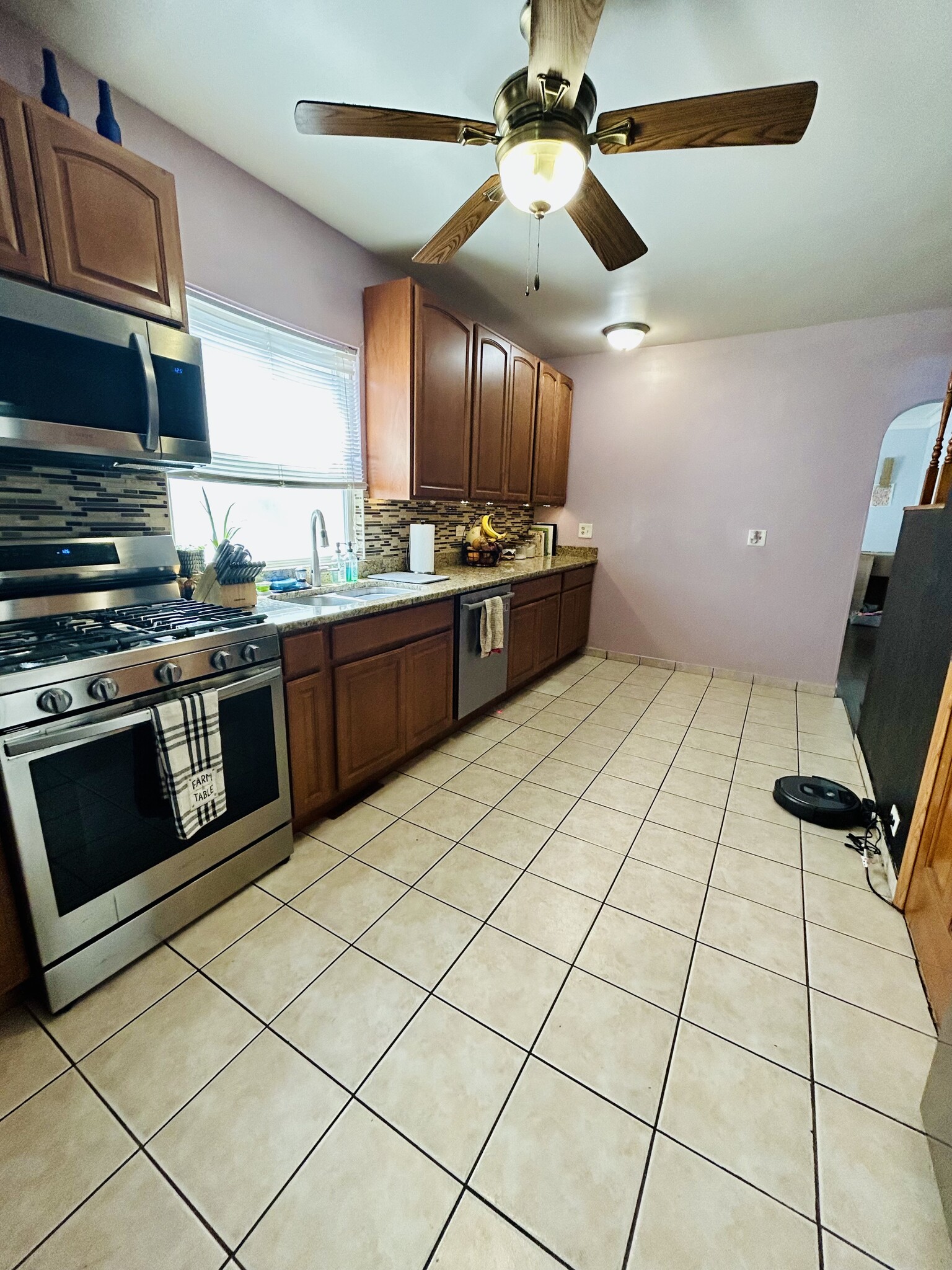 Kitchen - 5855 N Austin Ave