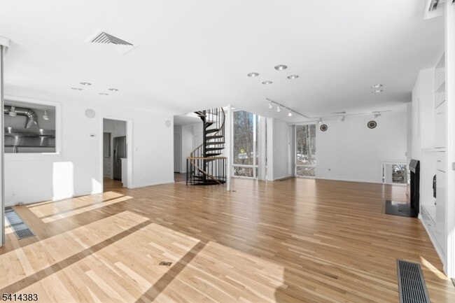 Building Photo - 2 Old Mill Rd