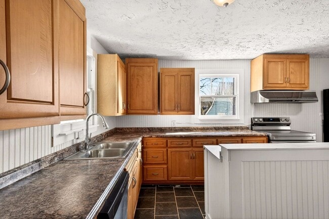 Building Photo - 908 Gilmore Ave