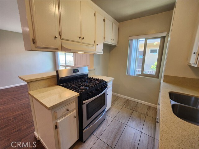 Building Photo - 7925 Vineland Ave