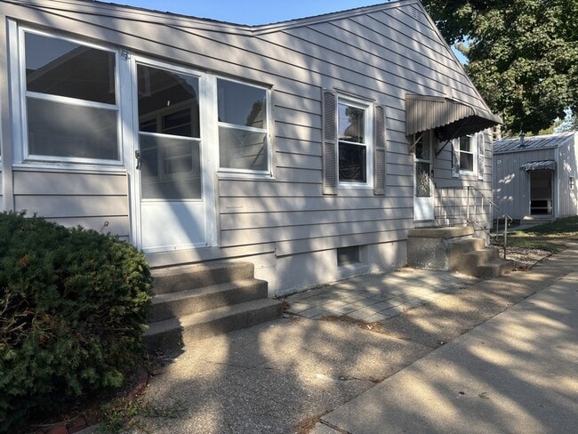 Building Photo - 2101 Mallory St SW