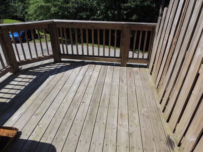 Building Photo - Beautiful Townhome in Tucker Creek