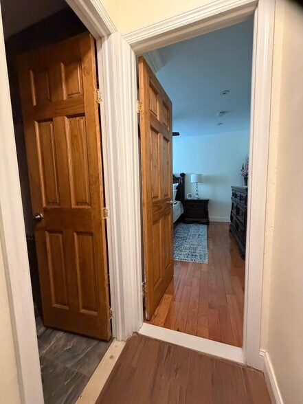 Building Photo - 356 Elvin St