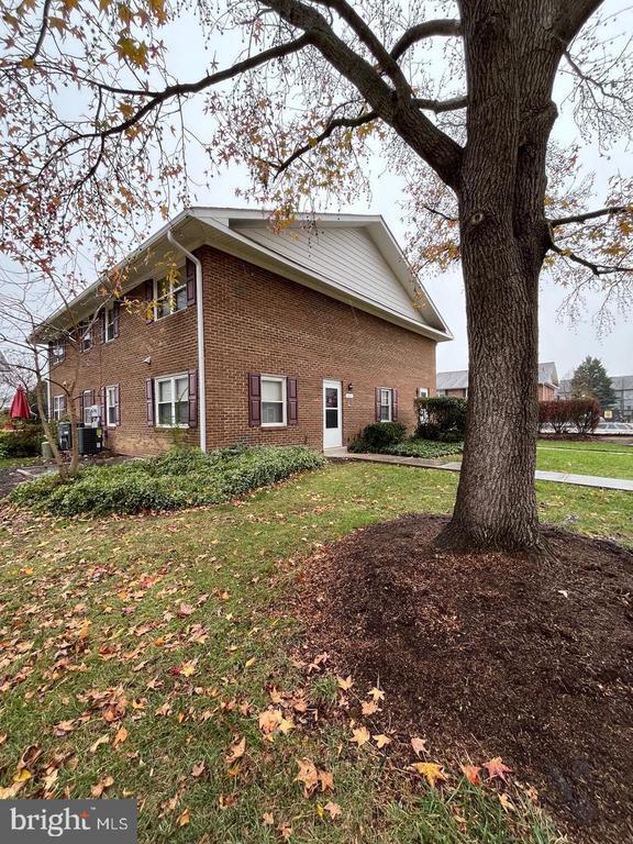 Building Photo - 8806 Walutes Cir