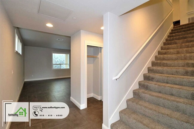 Building Photo - 1353 Browning St