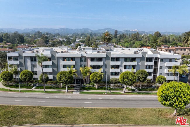 Building Photo - 12115 San Vicente Blvd