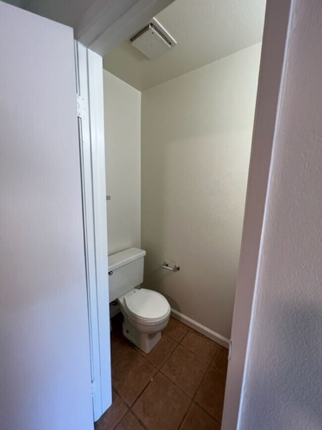 Building Photo - Spacious Condo with Private Patio