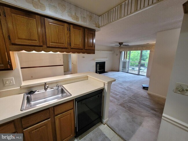 Building Photo - 605 Admiral Dr