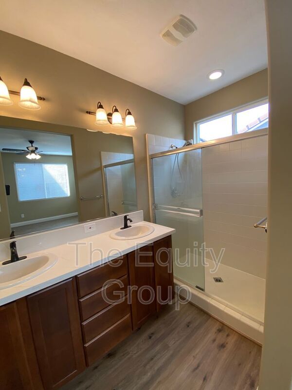 Building Photo - 1424 N Oliveto Ct