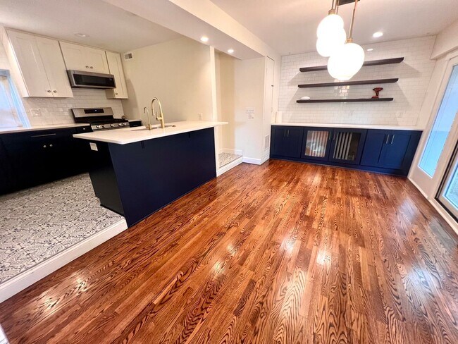 Building Photo - Pittsburgh - 3 Bedroom 1.5 Bathroom - Upda...