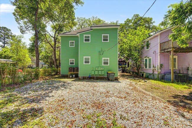 Building Photo - Completely redone 1 bedroom - move in special