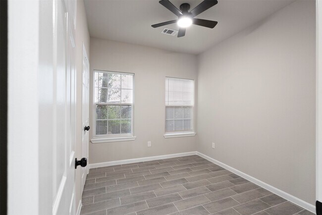 Building Photo - 11763 White Cedar St