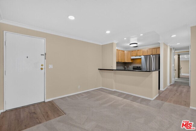 Building Photo - 6505 Green Valley Cir