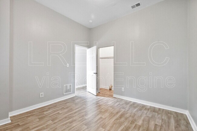 Building Photo - 2209 St Louis Ave
