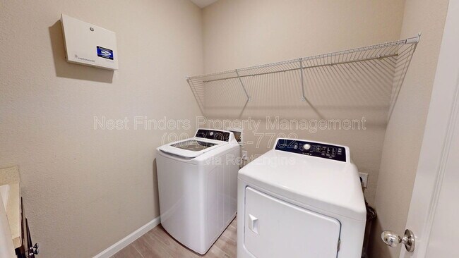 Building Photo - 1833 Mathews Manor Dr