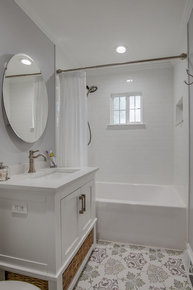 Building Photo - 523 Hawley Ct