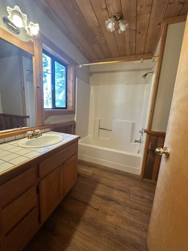 Building Photo - Long Term Lease in Tahoe Donner