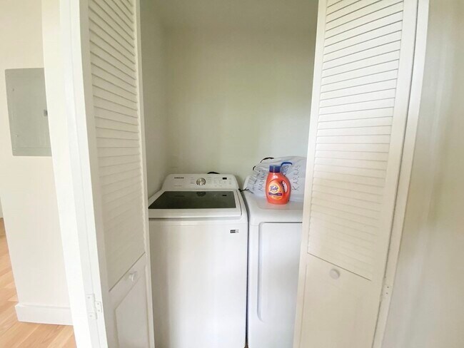 Building Photo - 444 Sumner St