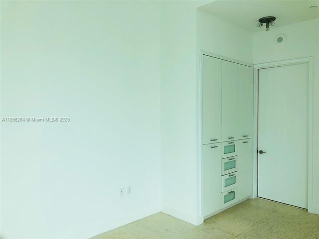 Building Photo - 900 Brickell Key Dr