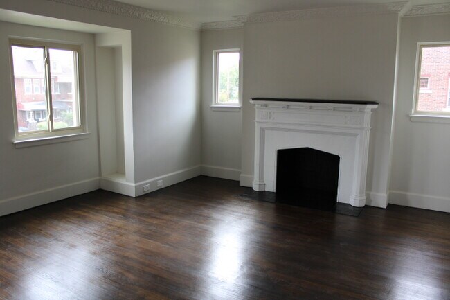 Building Photo - 2504 W Euclid St