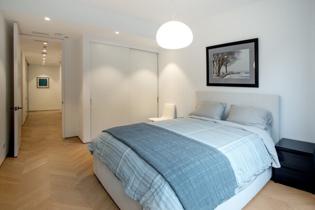 Building Photo - 1917 S Calumet Ave