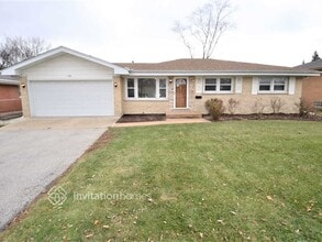 Building Photo - 439 W Lake Park Dr