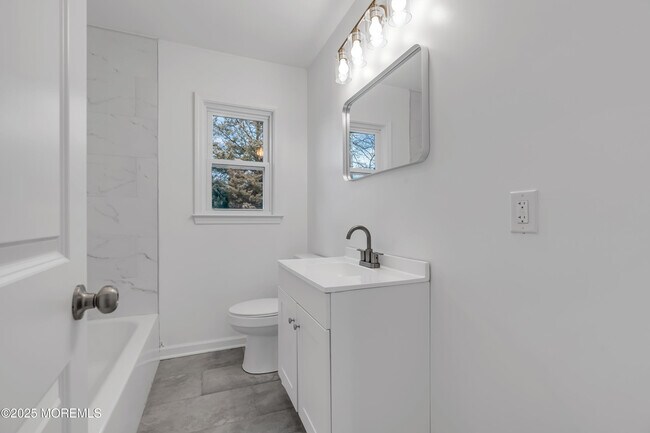 Building Photo - 1230 Dove St