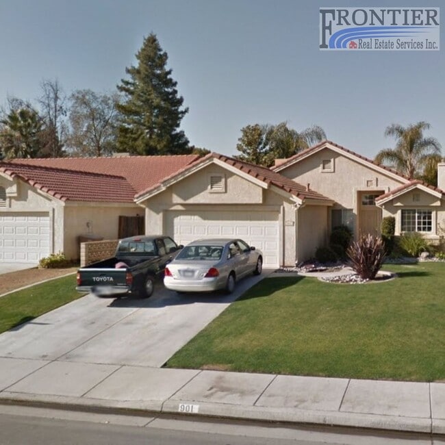 Primary Photo - Modern Comfort in a Prime Location
