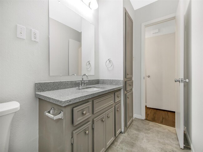 Building Photo - 5830 Ettrick Dr