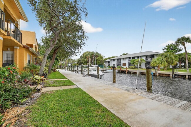 Building Photo - 1120 Lake Shore Dr