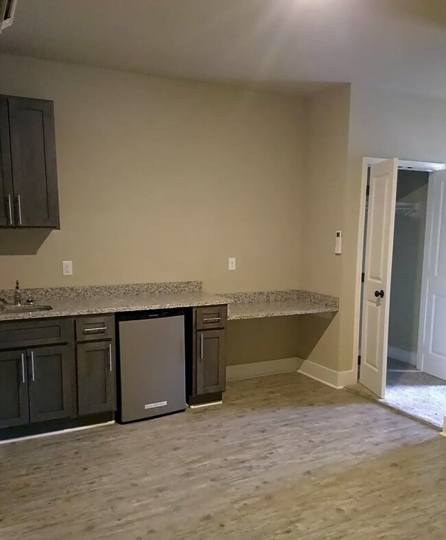 Building Photo - 1 BD 1 BA for Students Only within walking distance of TTU